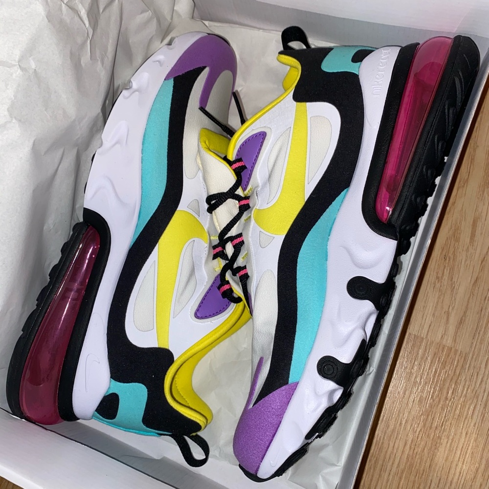 BRAND NEW STILL IN BOX Mens Nike Air Max 270 React